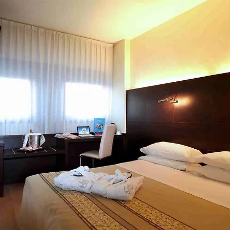 Saccardi & - Adults Only