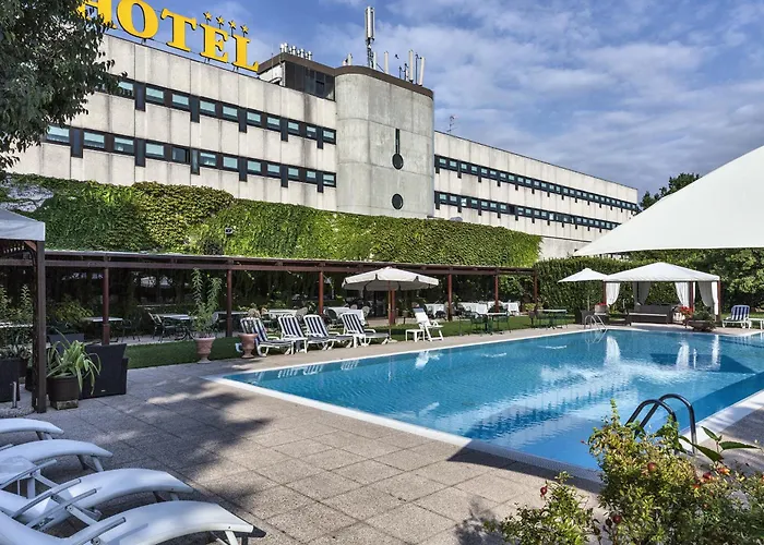 Saccardi & - Adults Only